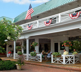 Storefront of the Villager Deli in Pinehurst